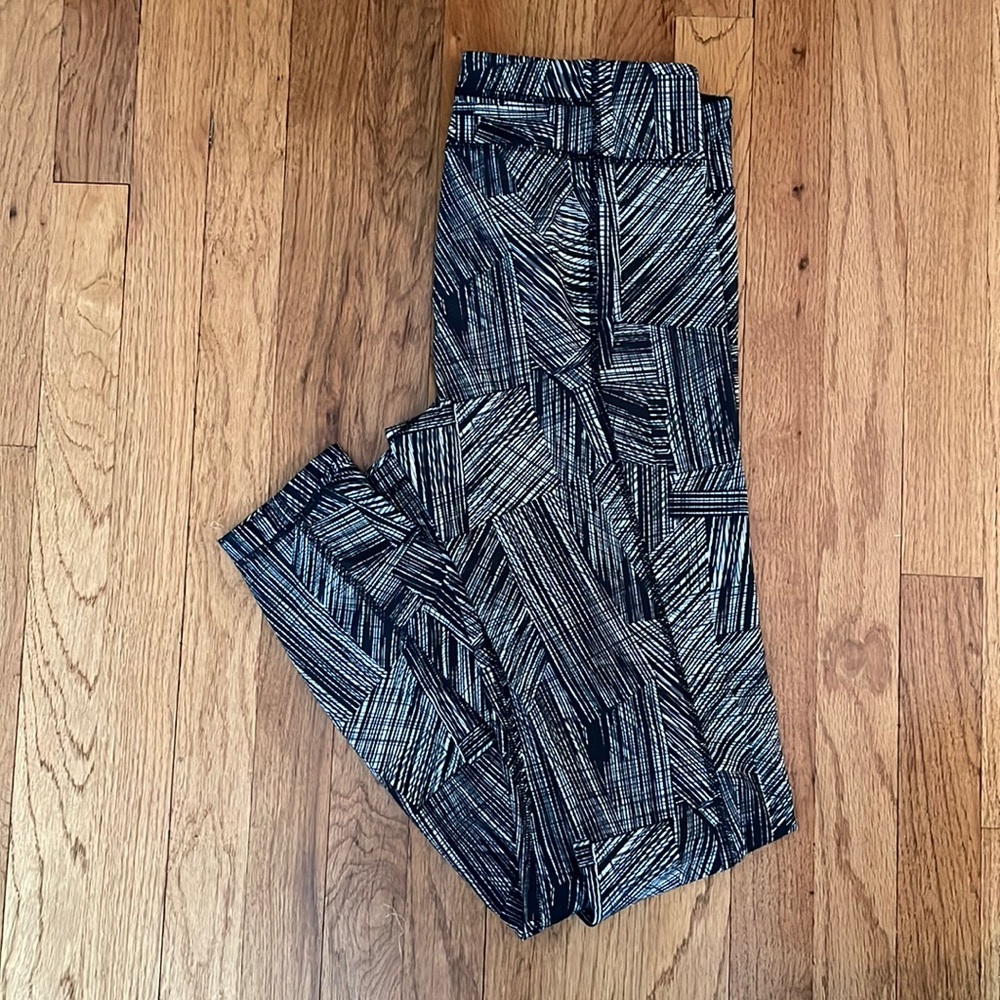 Under Armour Leggings - Size M (EUC)